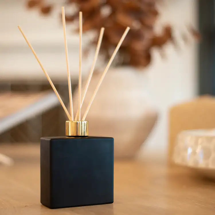 Square black bottle with 5 reeds.